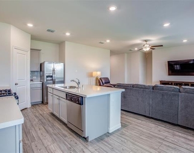 113 Hayes Drive - Photo Thumbnail 8