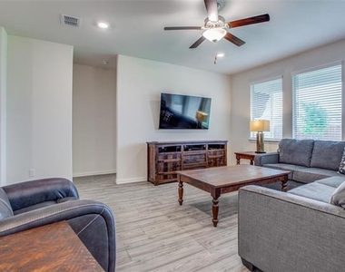113 Hayes Drive - Photo Thumbnail 5