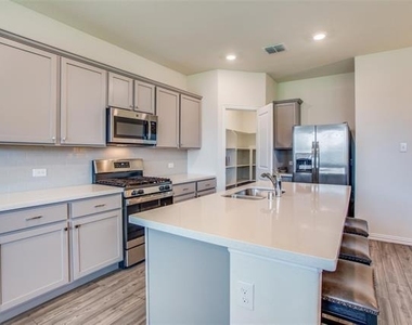 113 Hayes Drive - Photo Thumbnail 9
