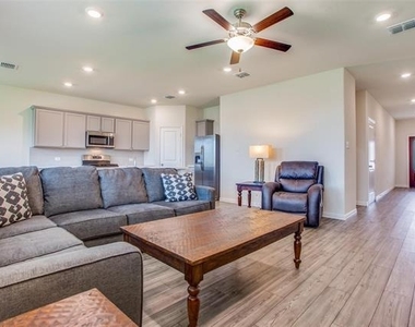 113 Hayes Drive - Photo Thumbnail 4
