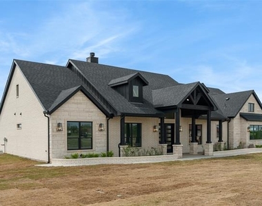5306 Calle Drive - Photo Thumbnail 4