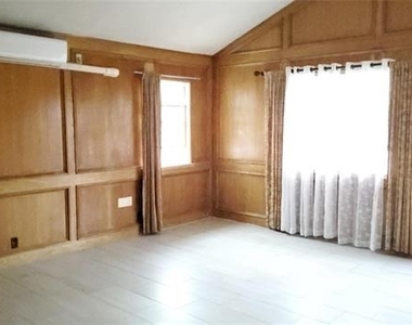 204 Alice Drive - Photo Thumbnail 2