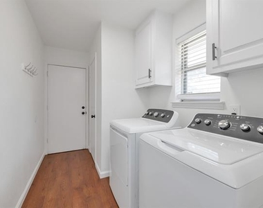 2127 Tanglewood Drive - Photo Thumbnail 11
