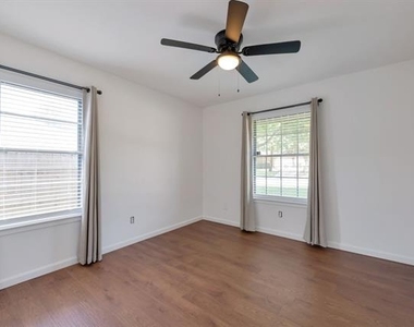 2127 Tanglewood Drive - Photo Thumbnail 8