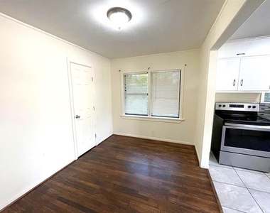 501 S Perry Street - Photo Thumbnail 2