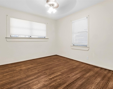 501 S Perry Street - Photo Thumbnail 12