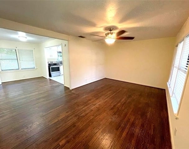 501 S Perry Street - Photo Thumbnail 1