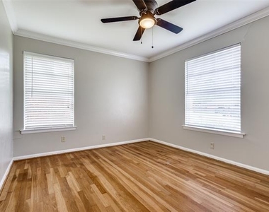 3632 Demaret Drive - Photo Thumbnail 7