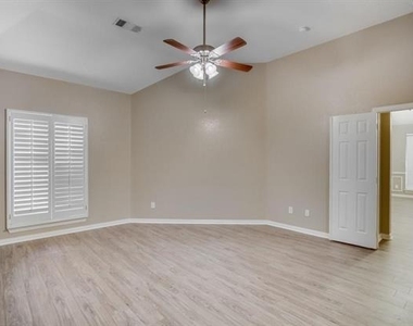 4513 Rock Creek Lane - Photo Thumbnail 14