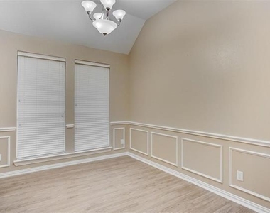 4513 Rock Creek Lane - Photo Thumbnail 12