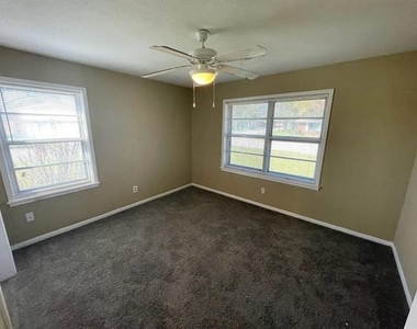 1227 Park Center Street - Photo Thumbnail 6