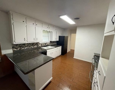 1227 Park Center Street - Photo Thumbnail 3