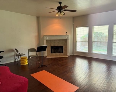 1209 Firewheel Place - Photo Thumbnail 3