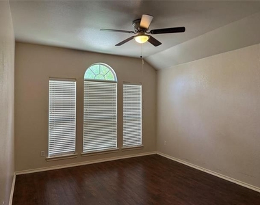 1209 Firewheel Place - Photo Thumbnail 8