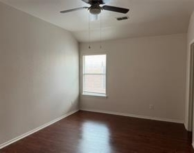 1209 Firewheel Place - Photo Thumbnail 7