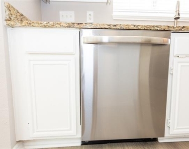 6718 Scarlet Drive - Photo Thumbnail 8