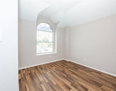 6718 Scarlet Drive - Photo Thumbnail 29