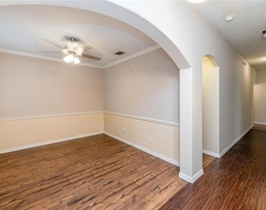 306 Tarpan Trail - Photo Thumbnail 8