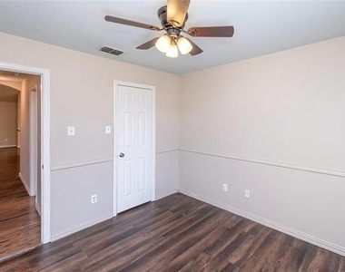 306 Tarpan Trail - Photo Thumbnail 21