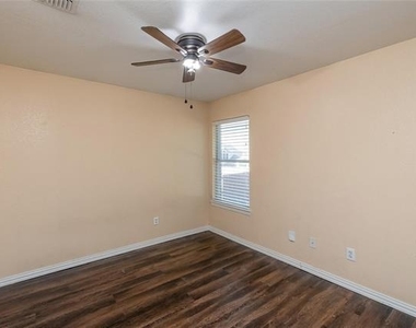 306 Tarpan Trail - Photo Thumbnail 17