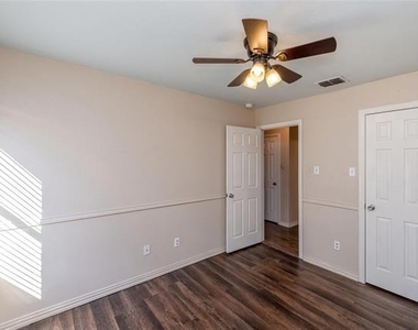 306 Tarpan Trail - Photo Thumbnail 22