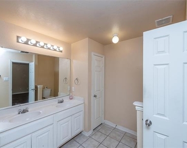 306 Tarpan Trail - Photo Thumbnail 28