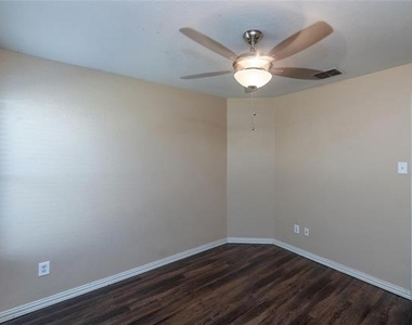 306 Tarpan Trail - Photo Thumbnail 15