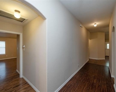 306 Tarpan Trail - Photo Thumbnail 12