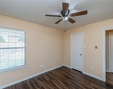 306 Tarpan Trail - Photo Thumbnail 18