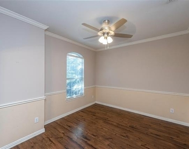 306 Tarpan Trail - Photo Thumbnail 9