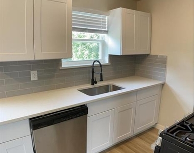 1605 Hawthorne Lane - Photo Thumbnail 5