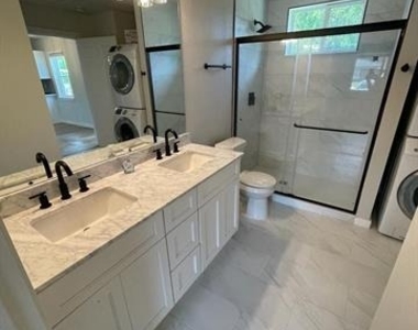 1605 Hawthorne Lane - Photo Thumbnail 8