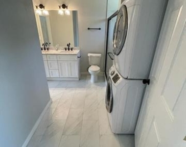 1605 Hawthorne Lane - Photo Thumbnail 9