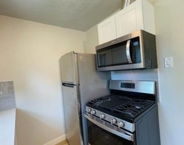 1605 Hawthorne Lane - Photo Thumbnail 3