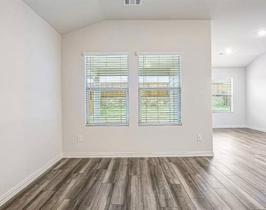 2636 Oneida Lane - Photo Thumbnail 6