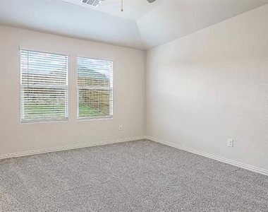 2636 Oneida Lane - Photo Thumbnail 10