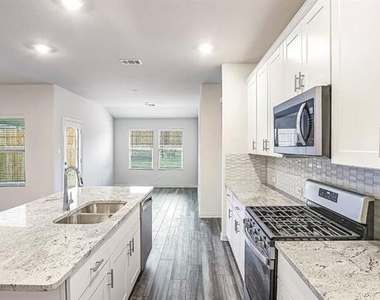 2636 Oneida Lane - Photo Thumbnail 1