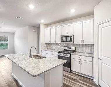 2636 Oneida Lane - Photo Thumbnail 3