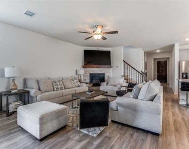8715 Royal Star Road - Photo Thumbnail 7