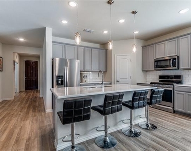 8715 Royal Star Road - Photo Thumbnail 12