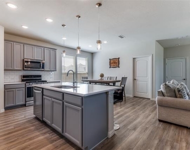 8715 Royal Star Road - Photo Thumbnail 11