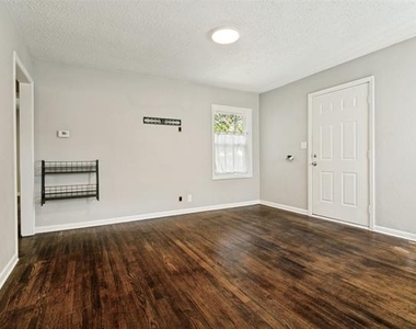 4808 Sherwood Drive - Photo Thumbnail 3