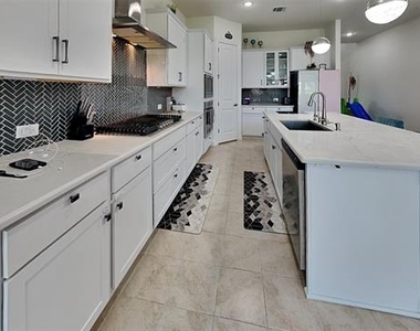 2931 Genevieve Lane - Photo Thumbnail 9