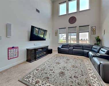 2931 Genevieve Lane - Photo Thumbnail 5
