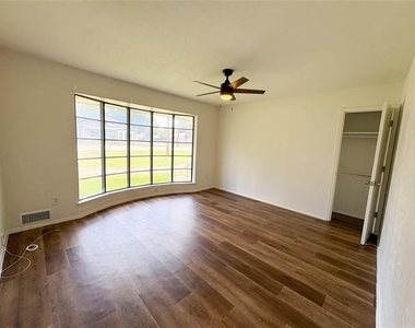 511 W Walnut Street - Photo Thumbnail 11