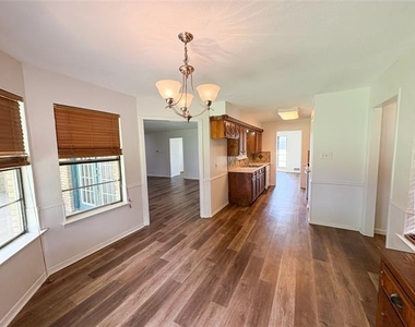 511 W Walnut Street - Photo Thumbnail 7