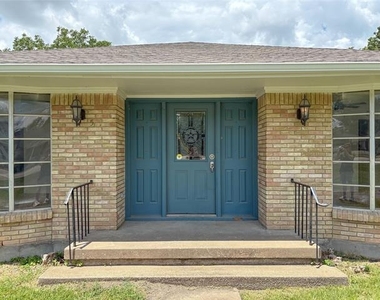 511 W Walnut Street - Photo Thumbnail 1