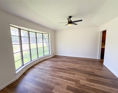 511 W Walnut Street - Photo Thumbnail 3