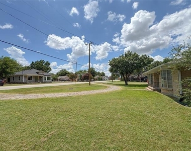 511 W Walnut Street - Photo Thumbnail 23