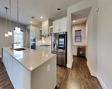 3107 Sunny Brae Drive - Photo Thumbnail 4